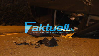 Fahrzeug überschlagen in 30er-Zone - Kreuzungscrash in Leinfelden-Echterdingen - 51-jährige verletzt
