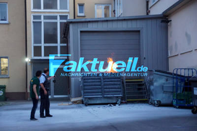 Stuttgart Ost: Mülltonne von Supermarkt in Brand geraten