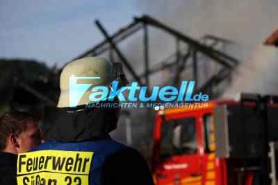 Hausbesitzer brennt aus Versehen eigenes Haus ab. Haus bei Brand vollständig zerstört in Donzdorf