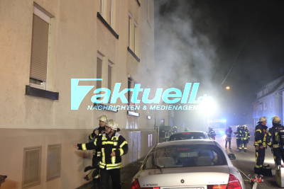 Polizei sucht Zeugen: Wohnungsbrand in Bad Cannstatt, Nauheimer Straße. 