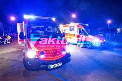 Filderstadt-Sielmingen: Unter Drogen und betrunken in parkende Autos gefahren: 26-jähriger und 33-jähriger Beifahrer verletzt, Feuerwehr und Rettungsdienst im Einsatz