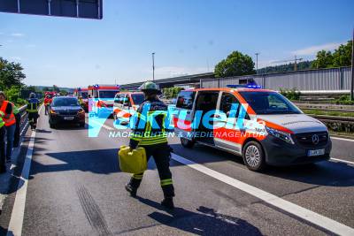 Stuttgart Ost: PKW rast auf B14 in LKW