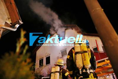 Gebäudebrand in Rudersberger Mehrfamilienhaus - Batterien im Dachstuhl gelagert - 200.000€ Schaden - Eine Person Verletzt