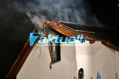 Gebäudebrand in Rudersberger Mehrfamilienhaus - Batterien im Dachstuhl gelagert - 200.000€ Schaden - Eine Person Verletzt