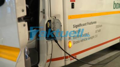 Weltweit erster vollelektrischer Koffer-RTW zum Test in Stuttgart im Einsatz