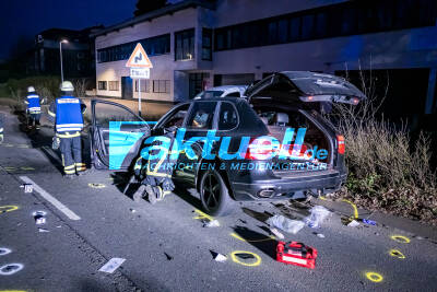 Mann verletzt seine Ehefrau tödlich - rast anschließend mit Porsche davon und baut schweren Autounfall