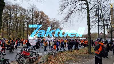 Klimaprotest an der Siegessäule - Massenprotest der Letzten Generation in Berlin
