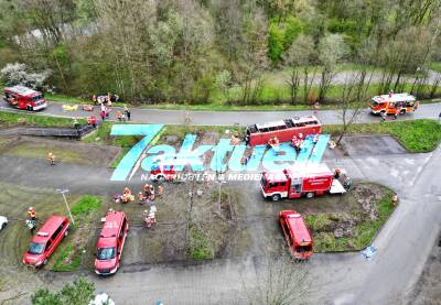 MANV Alarm! - Schwerer Unfall mit Linienbus bei Aspach (Rems-Murr Kreis) - Rettungsdienste proben den Ernstfall - Feuerwehr muss mehrere Personen befreien