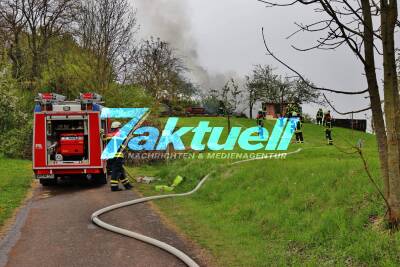 Gartenhütte in Vollbrand - Feuerwehr Korb im Löscheinsatz - Wildkamera soll vermeindliche Brandstiftung belegen