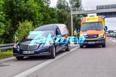 Tödlicher Motorradunfall auf der Autobahn BAB5 Karlsruhe: Kradfahrer aus England wird gegen Leitplanke geschleudert und stirbt sofort - Er war mit 2 Freunden unterwegs