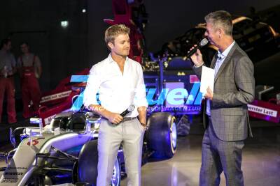 Formel 1. Weltmeister Nico Rosberg bringt den Weltmeister Silberpfeil nach Stuttgart ins Mercedes Benz Museum