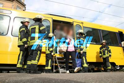 Pkw beim Wenden mit Stadtbahn kollidiert - ein Leichtverletzter