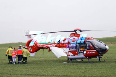 Hubschrauber fliegt Verletzten in Klinik nach schwerem Unfall