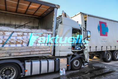 BAB5 Rastatt: Sattelzug rast in Stauende auf stehenden LKW - Fahrer wird schwer verletzt - Rettungskräfte im Einsatz