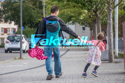 Orkanböen fegen durch Nürtingen - Sturmtief Fabienne wirft Bäume und Bauzäune um