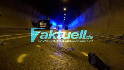 S-VAIHINGEN Österfeldtunnel PKW überschlägt sich in Tunnel 