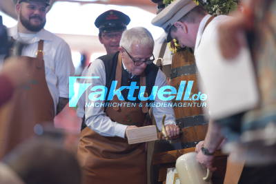 Eröffnung des 173. Cannstatter Volksfest im Schwabenwelt-Zelt