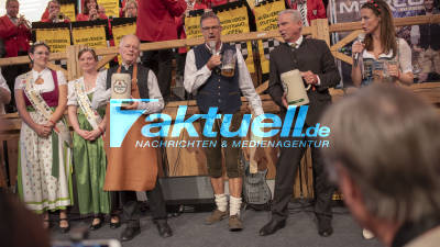 Eröffnung des 173. Cannstatter Volksfest im Schwabenwelt-Zelt