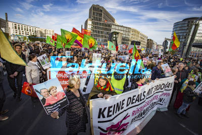 Anti-Erdogan-Demo mit 10.000 Teilnehmer zieht durch Berlin
