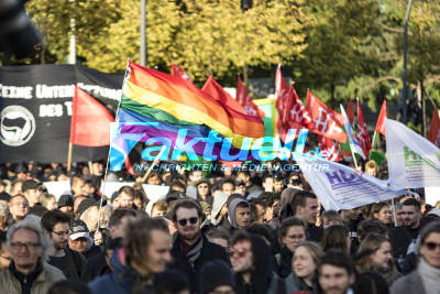 Anti-Erdogan-Demo mit 10.000 Teilnehmer zieht durch Berlin