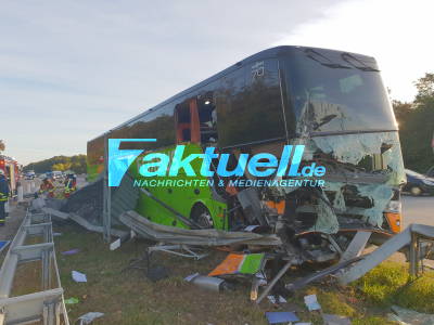 Horror: Schweres Busunglück auf der A5 - Fixbus rast in Leitplanken - 11 Verletzte - Massive Zerstörung - Grosseinsatz