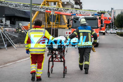 Arbeitsunfall in Baugrube: Feuerwehr hilft bei der Bergung