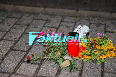 Nach tödlichem Unfalldrama in Bruchsal: Blumen und eine Kerze symbolisieren die Trauer am Unfallort - Polizist auf Heimweg wurde von Sattelzug erfasst und getötet