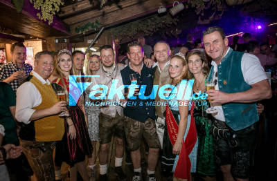 Wasen: Party - Bilder aus dem Wasenwirt-Festzelt vom Freitag