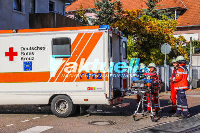 Grossübung: Schweres Bahnunglück - Straßenbahn kracht in zwei PKW in Rheinstetten: 34 Verletzte - Über 80 Einsatzkräfte beteiligt - Luftaufnahmen