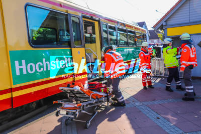 Grossübung: Schweres Bahnunglück - Straßenbahn kracht in zwei PKW in Rheinstetten: 34 Verletzte - Über 80 Einsatzkräfte beteiligt - Luftaufnahmen