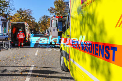 Grossübung: Schweres Bahnunglück - Straßenbahn kracht in zwei PKW in Rheinstetten: 34 Verletzte - Über 80 Einsatzkräfte beteiligt - Luftaufnahmen