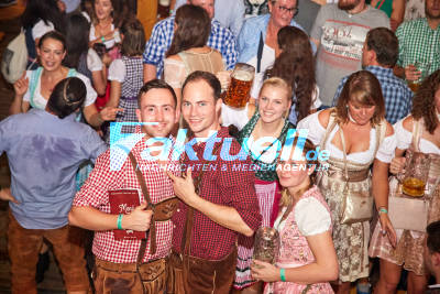 Wasen: Party - Bilder aus dem Wasenwirt-Festzelt vom Samstag