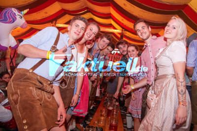 Wasen: Party - Bilder aus dem Wasenwirt-Festzelt vom Samstag