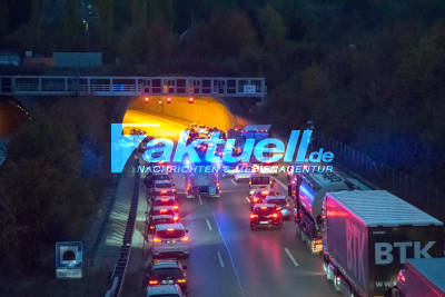  Stau auf der A81: Fahrzeugbrand hat Sperrung des Engelbergtunnels zur Folge