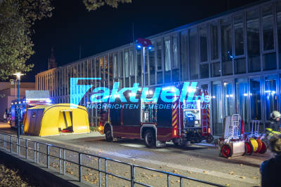 Chlorgaseinsatz in Ludwigsburg - Campusbad: Großeinsatz der Feuerwehr, Polizei und dem Rettungsdienst aufgrund defekten Melder