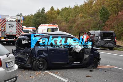 Massenkarambolage auf A6: LKW umgekippt - Mehrere Fahrzeuge völlig zerstört - Mehrere Verletzte - Großeinsatz mit Rettungshubschrauber - Autobahn vollgesperrt