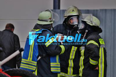 Essigsäure läuft in Firma aus - Gefahrguteinsatz für die Alfdorfer Feuerwehr