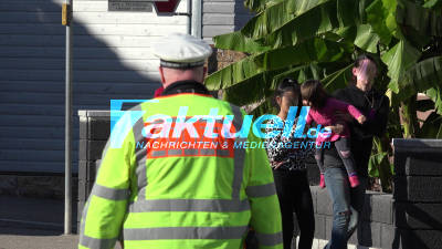 Tödliches Unfalldrama im Kraichtal: Rentnerin von PKW erfasst und überrollt - Gaffer und Schaulustige behindern Rettungsarbeiten und Kinder filmen mit Smartphones
