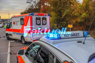Schwerer Crash in Graben-Neudorf fordert 1 Schwerverletzten: Citroen kracht mit voller Wucht in Opel - Rettungskräfte im Grosseinsatz