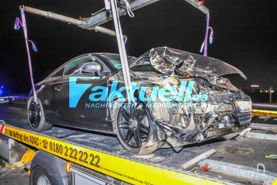 Zwei Sportwagen zu Schrott gefahren: Schwerer Unfall auf B35 bei Bruchsal - Audi TT und Mercedes CDI zerstört - Polizei ermittelt Unfallhergang