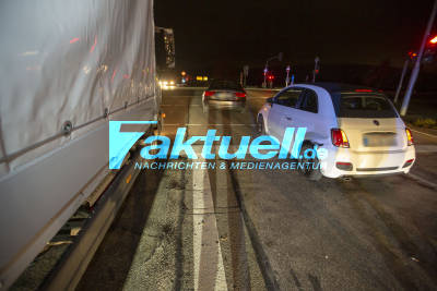 Zu spät gebremst: 16.000 Euro Schaden bei Crash an Ampel