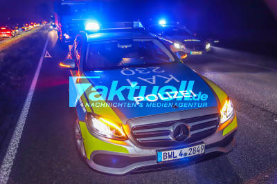 Schwerer Unfall auf L555 in Kronau: Sattelzug rast in Audi und schleudert diesen 70 Meter weit - Fahrer schwer verletzt - Hoher Sachschaden - Megastau und Verkehrskollaps