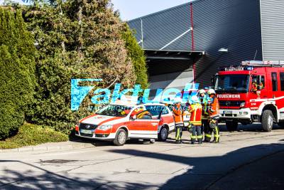 Blausäureaustritt in einer Firma in Neuhausen auf den Fildern - zahlreiche Verletzte und Großeinsatz der Rettungskräfte 
