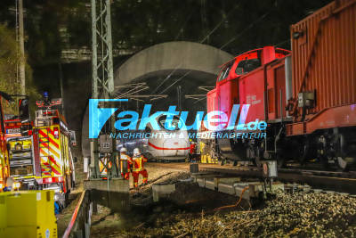 Foto-/Videoupdate: GROSSÜBUNG: ICE entgleist im Rollenbergtunnel Bruchsal - Schweres Zugunglück fordert 800 Rettungskräfte die ganze Nacht über