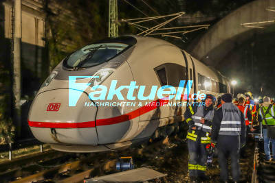 Foto-/Videoupdate: GROSSÜBUNG: ICE entgleist im Rollenbergtunnel Bruchsal - Schweres Zugunglück fordert 800 Rettungskräfte die ganze Nacht über