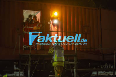Foto-/Videoupdate: GROSSÜBUNG: ICE entgleist im Rollenbergtunnel Bruchsal - Schweres Zugunglück fordert 800 Rettungskräfte die ganze Nacht über