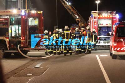 Großbrand einer Fabrikhalle Lagerhalle in Kirchardt-Berwangen Kreis Heilbronn