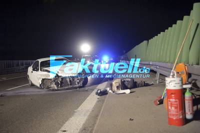 Tragisches Unglück: PKW-Fahrer steigt nach Crash auf A81 über Brückengeländer und stürzt dabei in den Tod