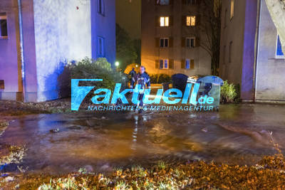 Großer Wasserrohrbruch in Stuttgart-Rot: Fleiner Strasse unter Wasser