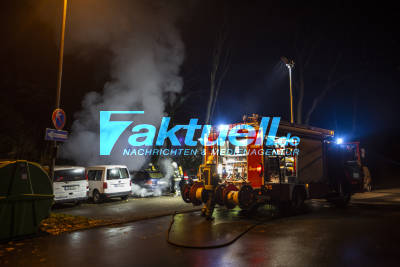 Auto brennt auf Parkplatz im Ameisenbühl in Waiblingen